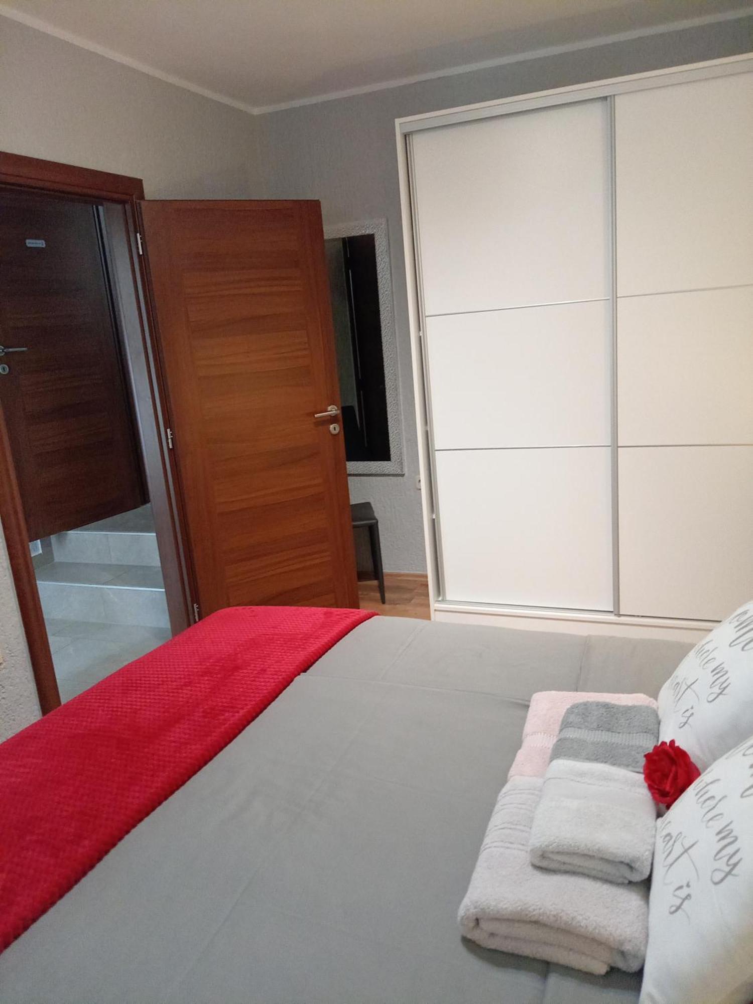 Apartments Sven-Marino Poreč Eksteriør bilde